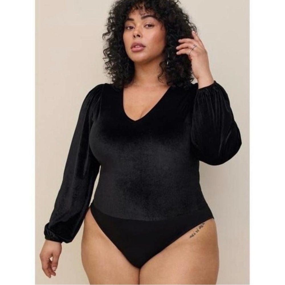 Torrid NWOT Black Velvet Velour Long Sleeve V-neck Bodysuit Size 1X